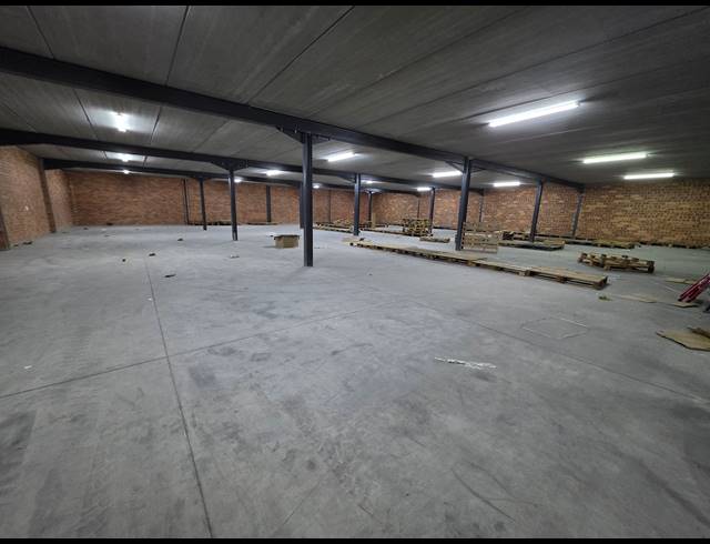 1,220M² WAREHOUSE TO LET IN ORMONDE